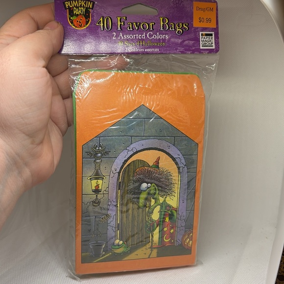 40 Halloween themed paper favor bags by the Paper Magic Group - Picture 10 of 10